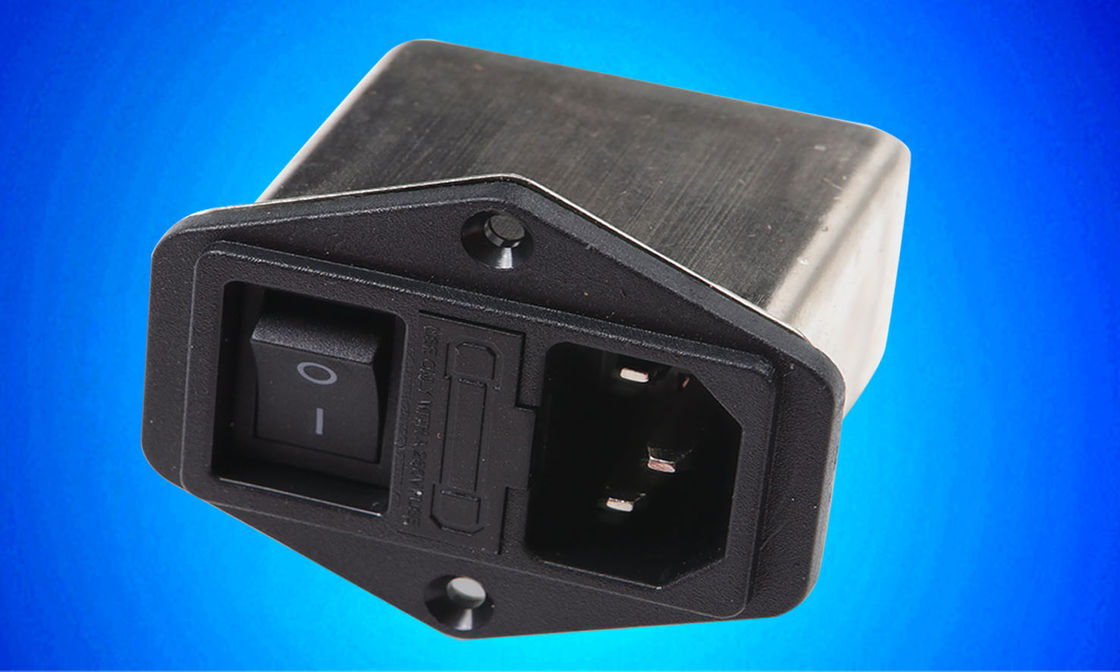 Uitvoeren van spectrumanalyse Schakelaar Socket Filter om elektromagnetische interferentie te verminderen en de veiligheid van de apparatuur te beschermen