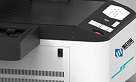 6 Doorgangssnelheid CMYK UV-platbedprinter met een hoge capaciteit voor meerdere materialen